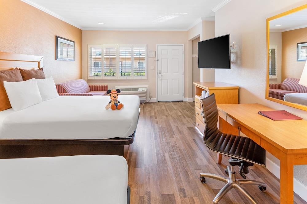 Anaheim Islander Inn and Suites - Room