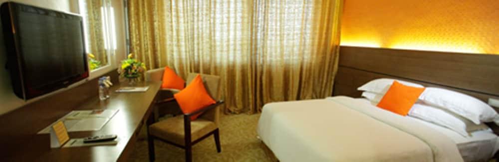 The Royal Mandaya Hotel - Room