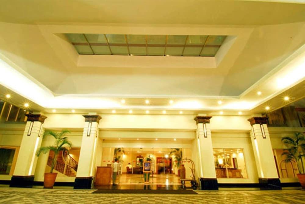 Hotel Gran Puri Manado - Lobby
