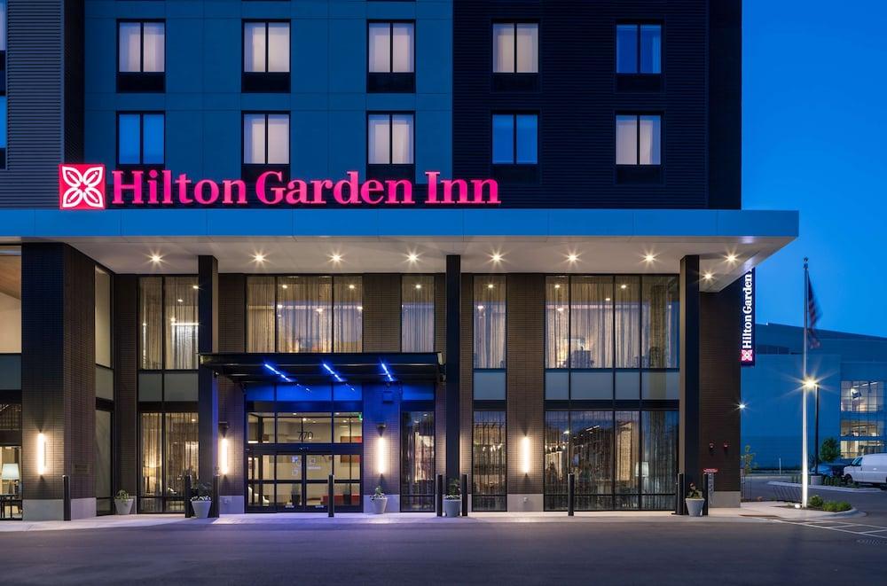 Hilton Garden Inn Madison Downtown - Featured Image