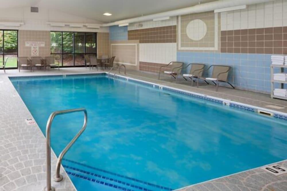 Holiday Inn Express Akron NW - Fairlawn, an IHG Hotel - Indoor Pool