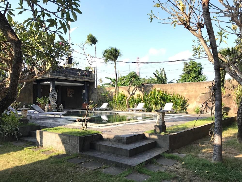 Mangga Bali Inn - Property Grounds