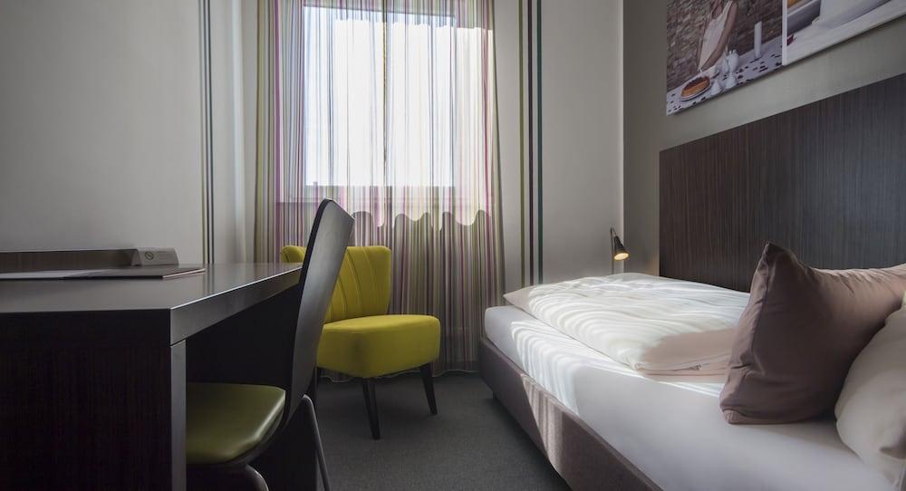 GS Hotel - Room