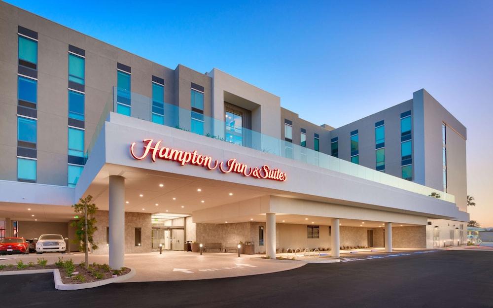 Hampton Inn  & Suites Anaheim Resort Convention Center - Featured Image
