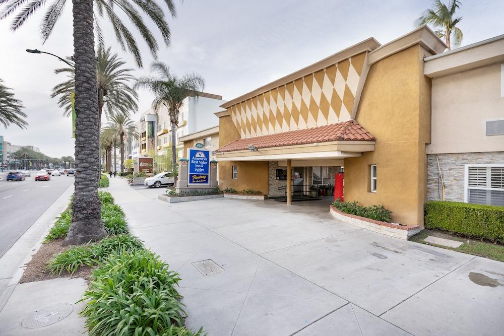 Americas Best Value Inn & Suites Anaheim Convention Center - Exterior