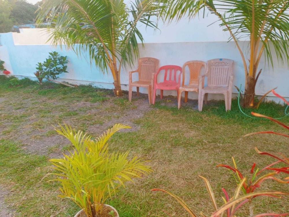 Apartments With Pool Near Sandy Beach - Property Grounds
