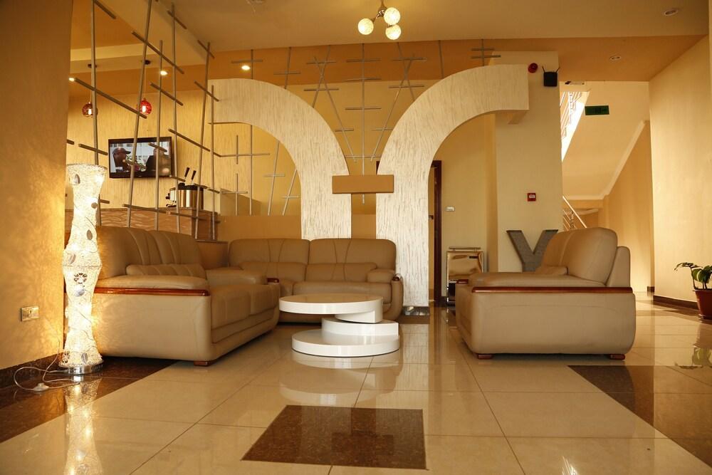 Ye-Afoli International Hotel - Lobby Sitting Area