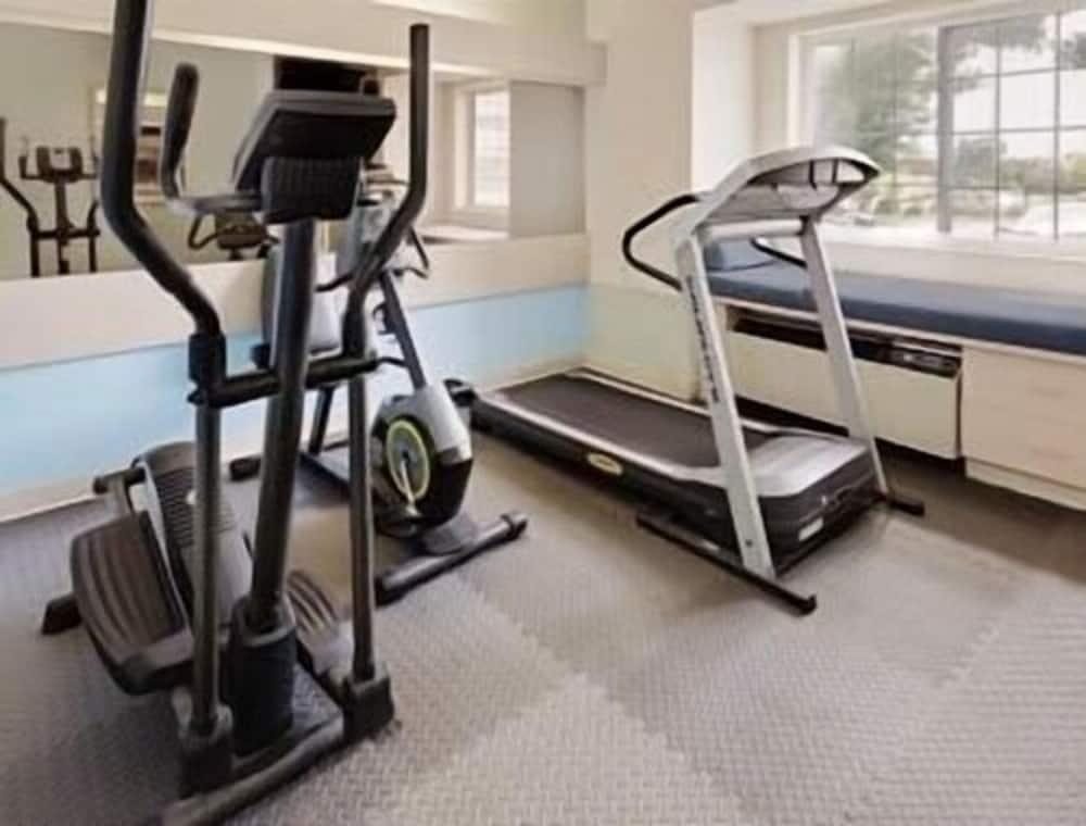 Microtel Inn & Suites by Wyndham Madison East - Fitness Facility