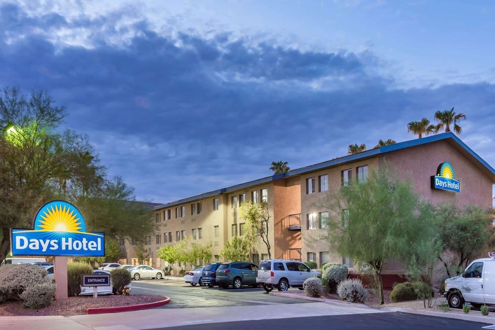 Days Hotel by Wyndham Mesa Near Phoenix - Featured Image