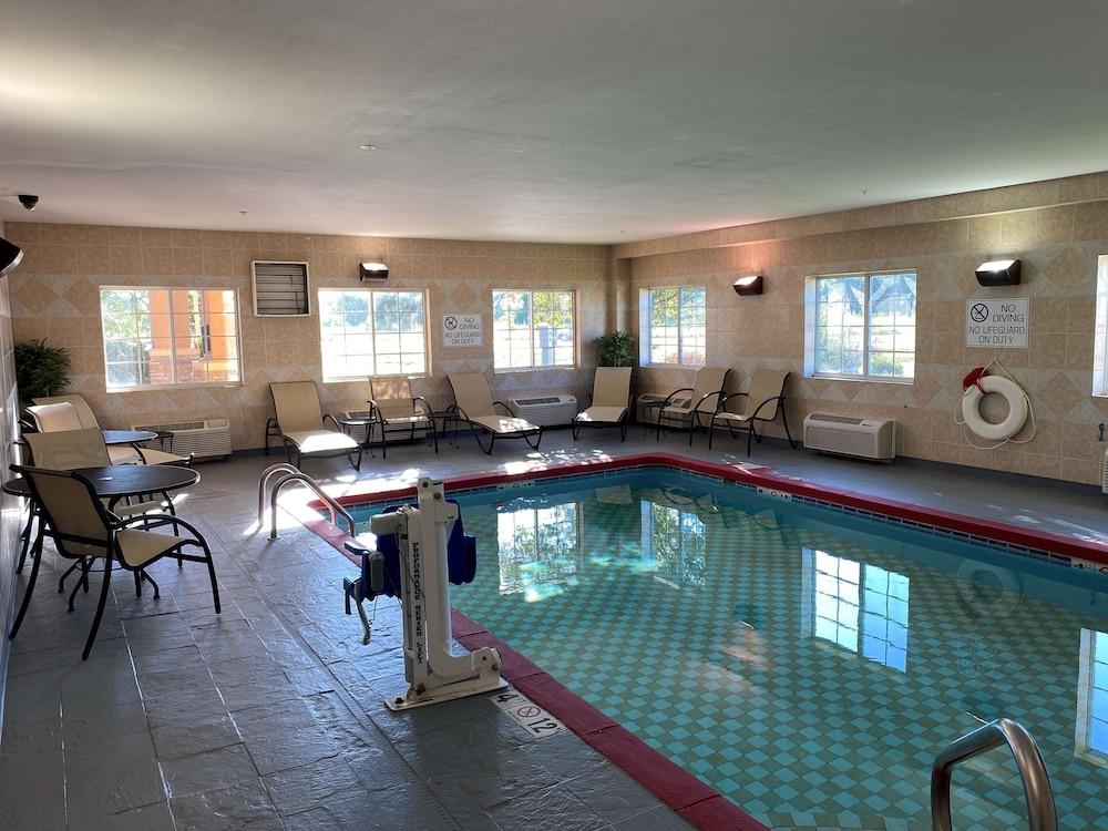 Best Western Manhattan Inn - Indoor Pool