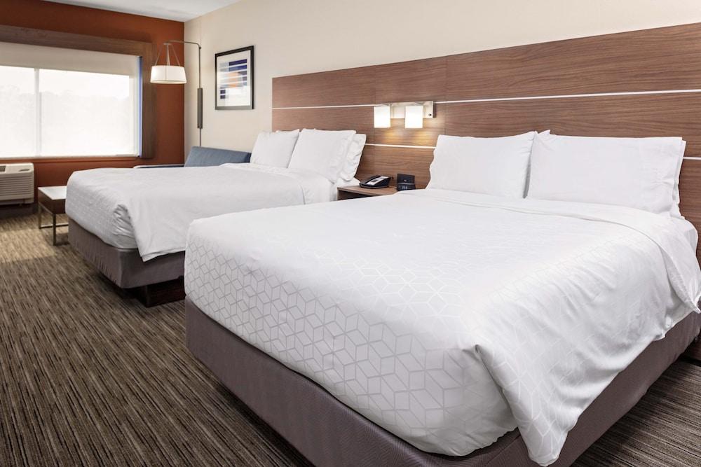 Holiday Inn Express & Suites Madison, an IHG Hotel - Room