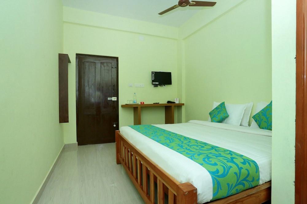 OYO 10840 Hotel Periyar Towers - Room