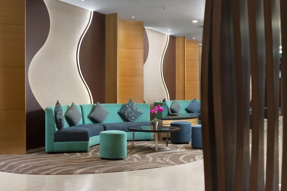 Best Western The Lagoon Hotel - Lobby Sitting Area