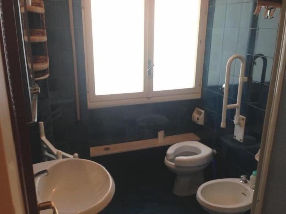 San Michele - Bathroom