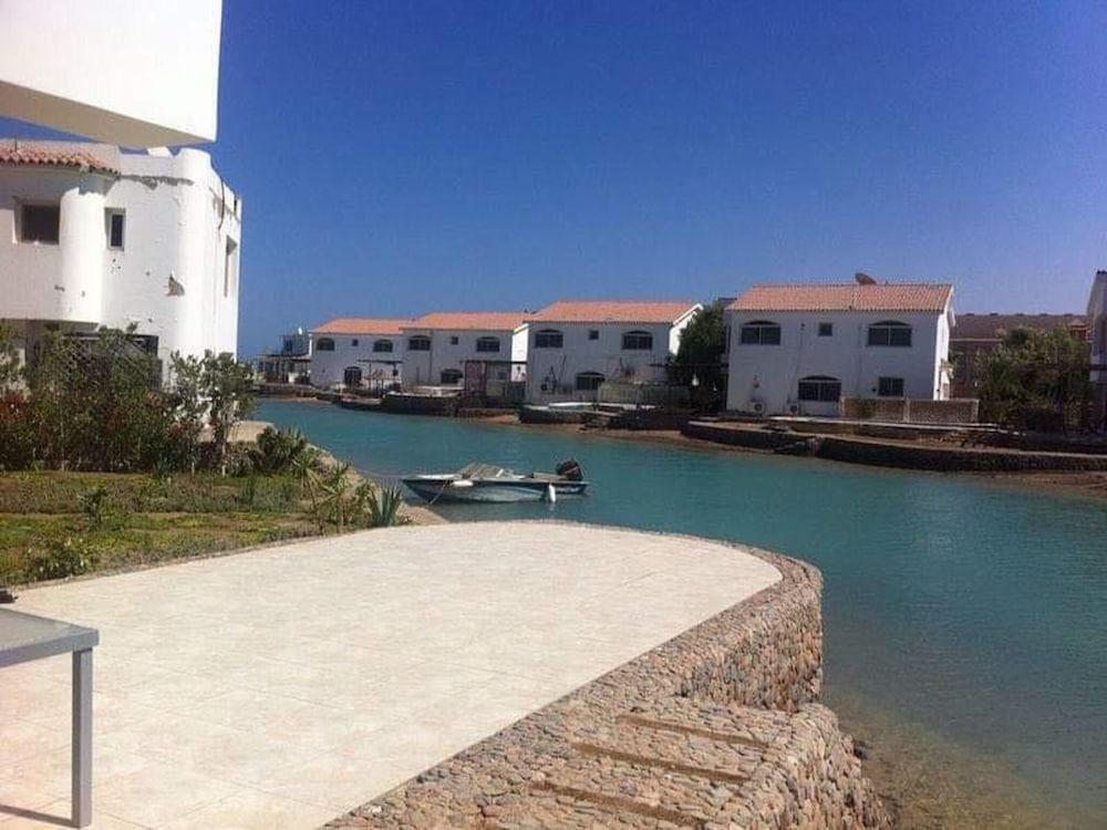 Hurgadian Luxurious Villa Adan El Mamsha Long and Short Term - Beach