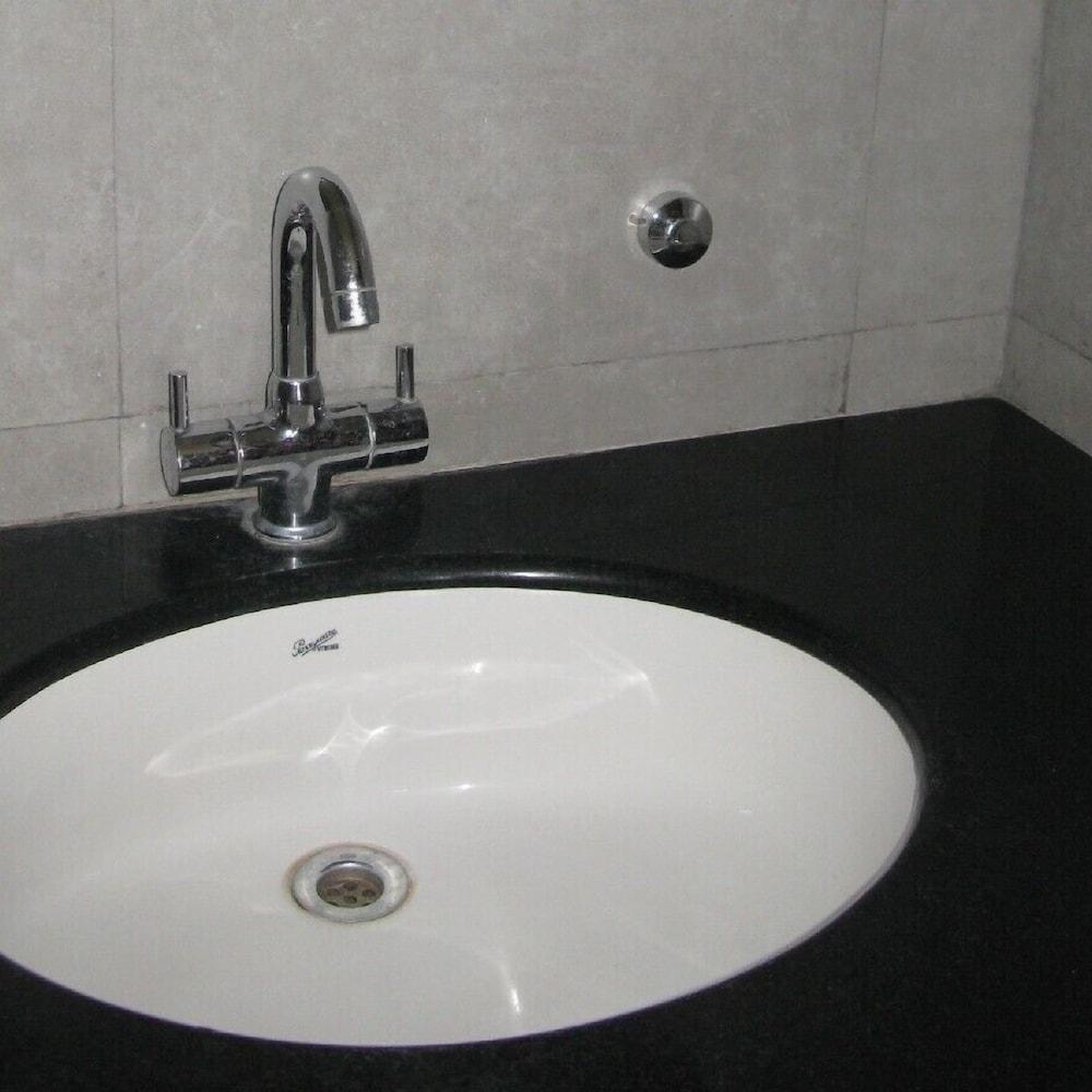 Hotel Gulmohr - Bathroom Sink