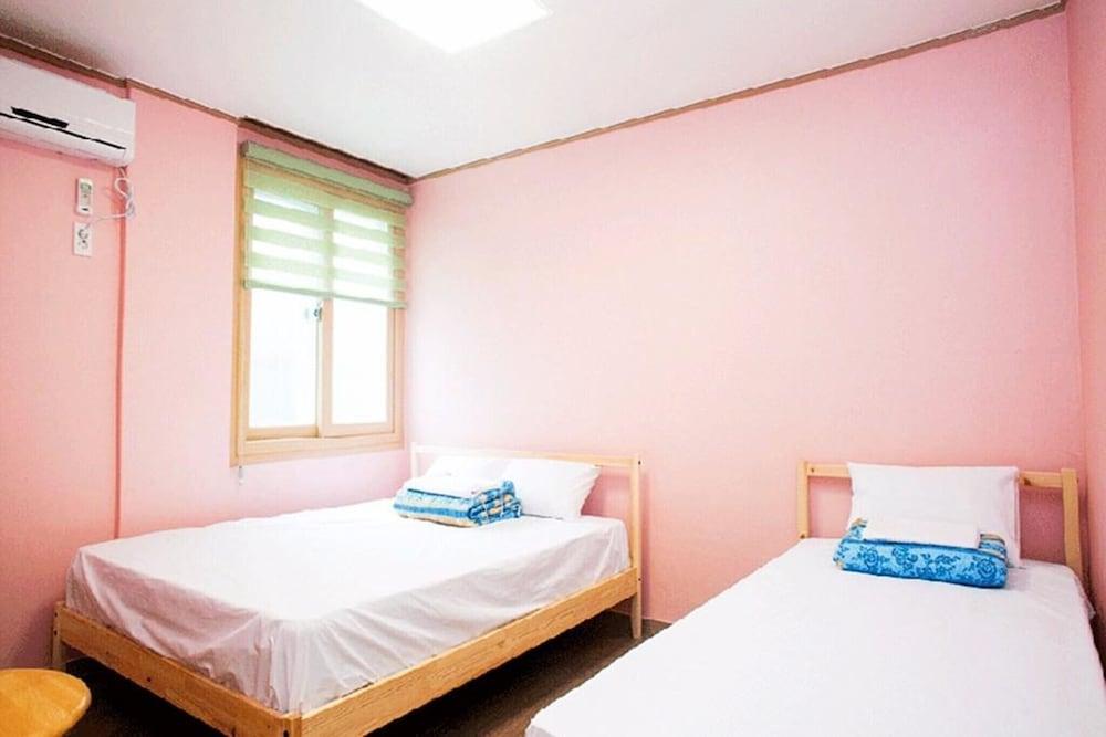 Jeju You Guest House - Room