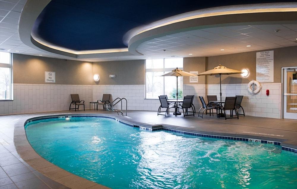 Holiday Inn Express & Suites Madison Central, an IHG Hotel - Pool