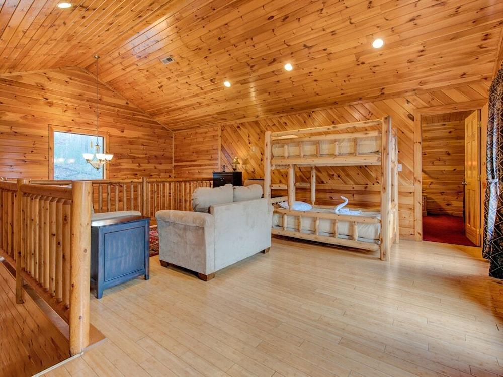 Apple Bear Lodge - Interior