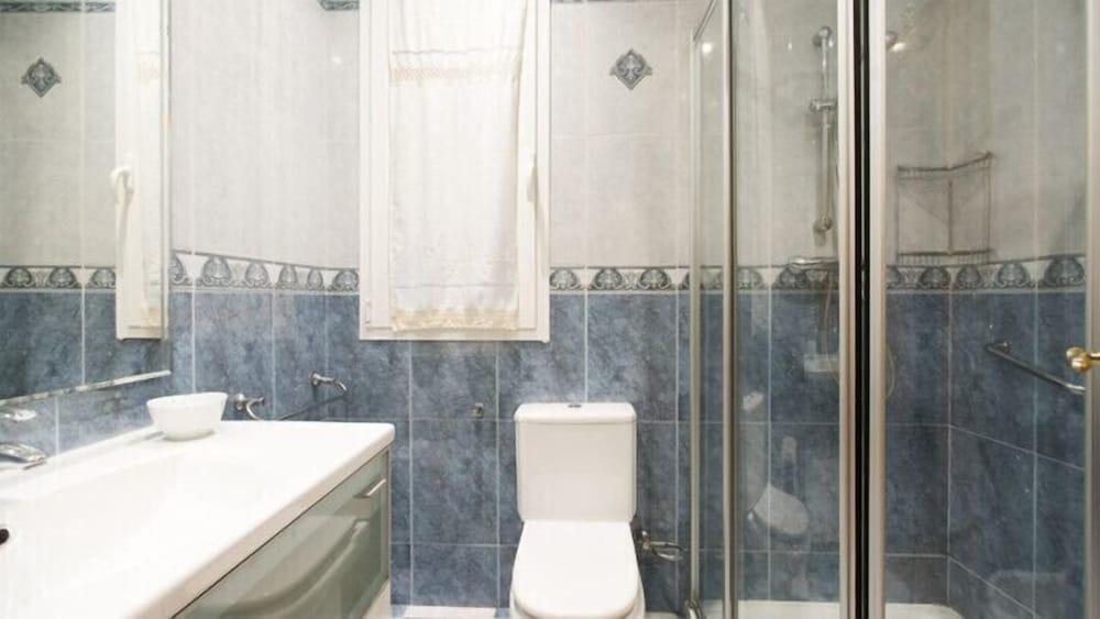 SanSebastianForYou  Zabaleta Apartment - Bathroom