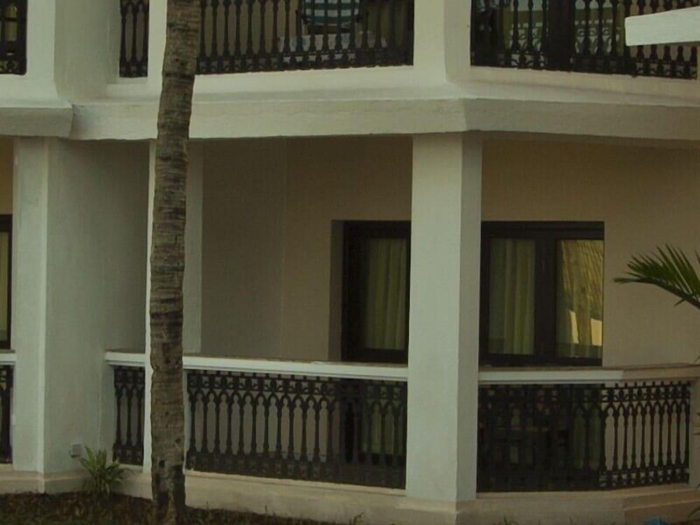 Resort Coqueiral Goa - Exterior detail
