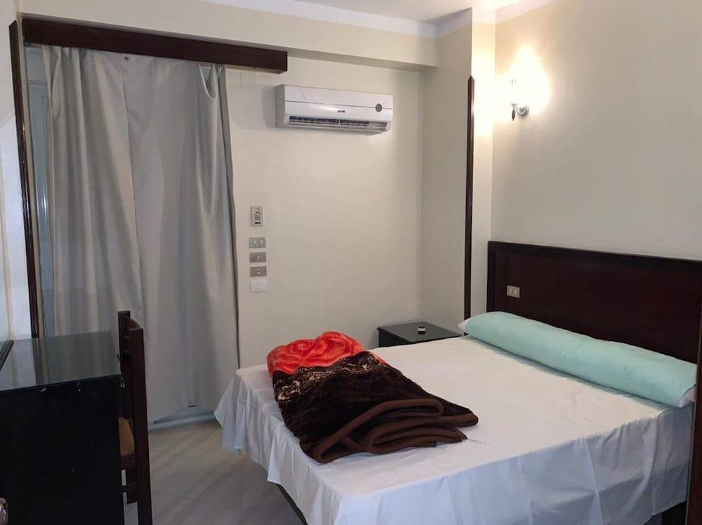 Oasis Hotel Apartments - Room