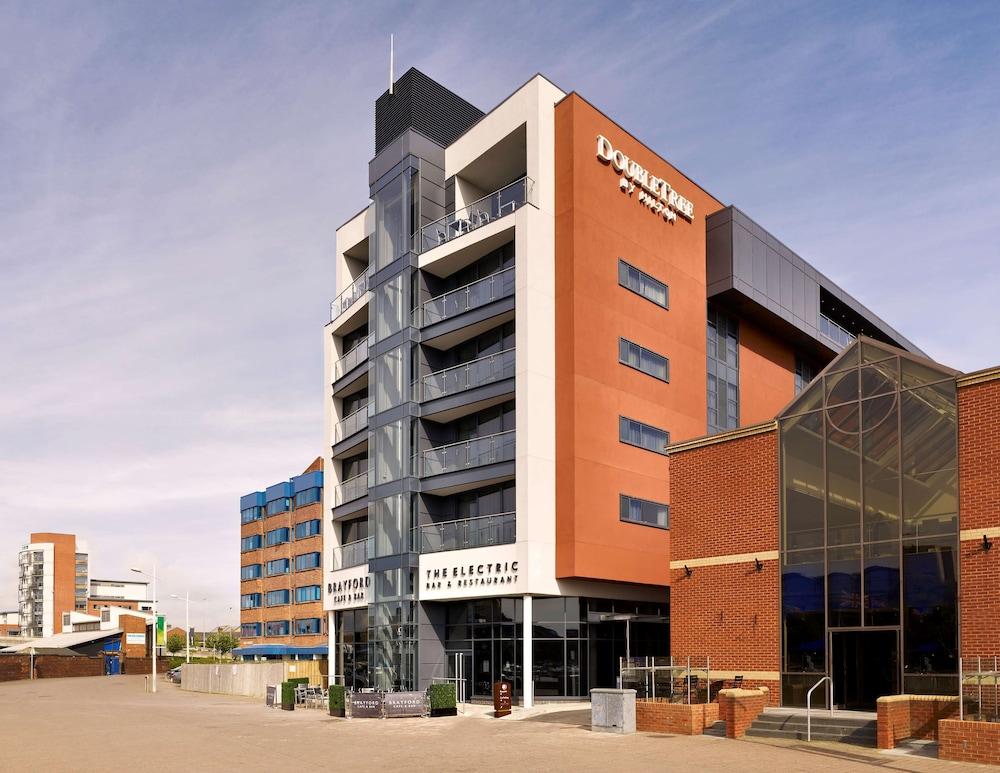 DoubleTree by Hilton Lincoln - Featured Image