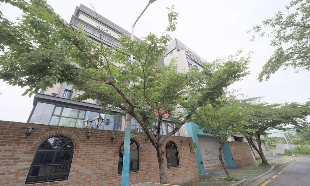 February Hotel Busan Gangseo Annex Building - Exterior