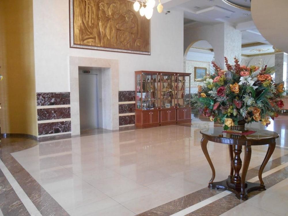 Armenian Royal Palace - Lobby