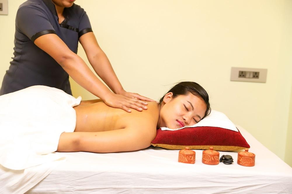 Retro Hotel and Spa - Massage