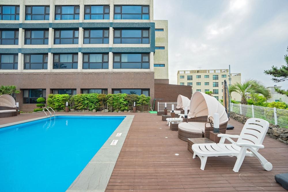 Hotel Sweet Castle Jeju Hamdeok - Outdoor Pool