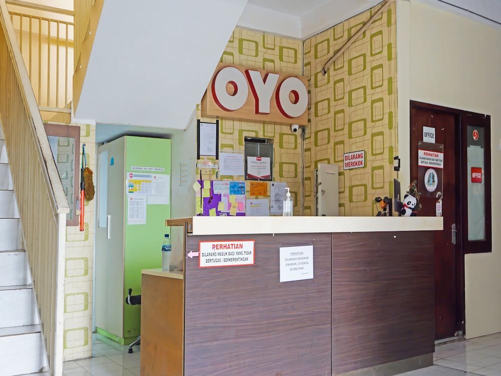 OYO 709 Menjangan Residence at Klayatan - Reception