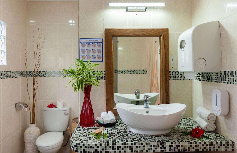 Oceane L'Union Villa - Bathroom