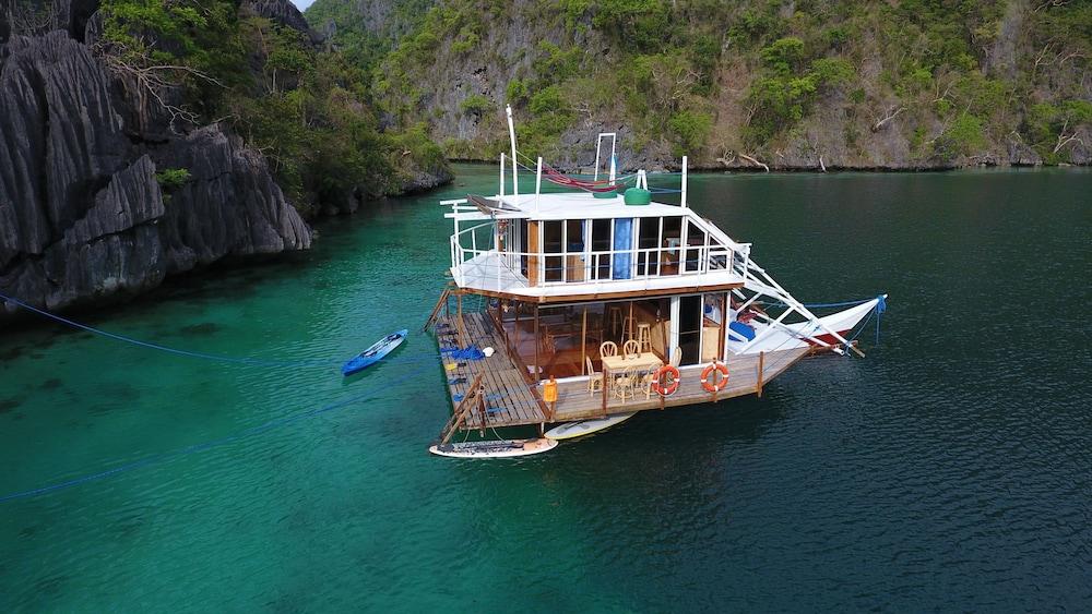 Paolyn Floating House Restaurant - Exterior
