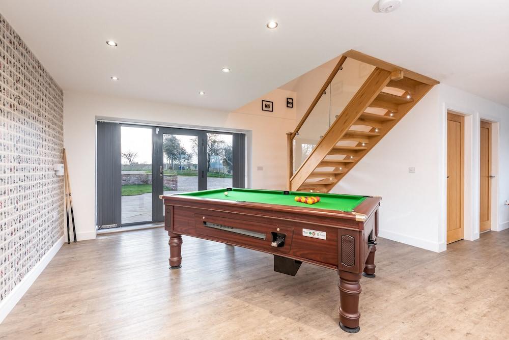 Captivating 4-bed House in Lincoln - Game Room