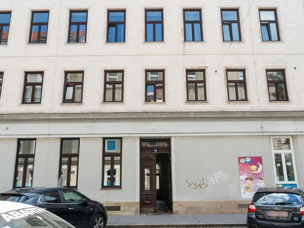 Elegant Apartment in Vienna With Patio - Exterior