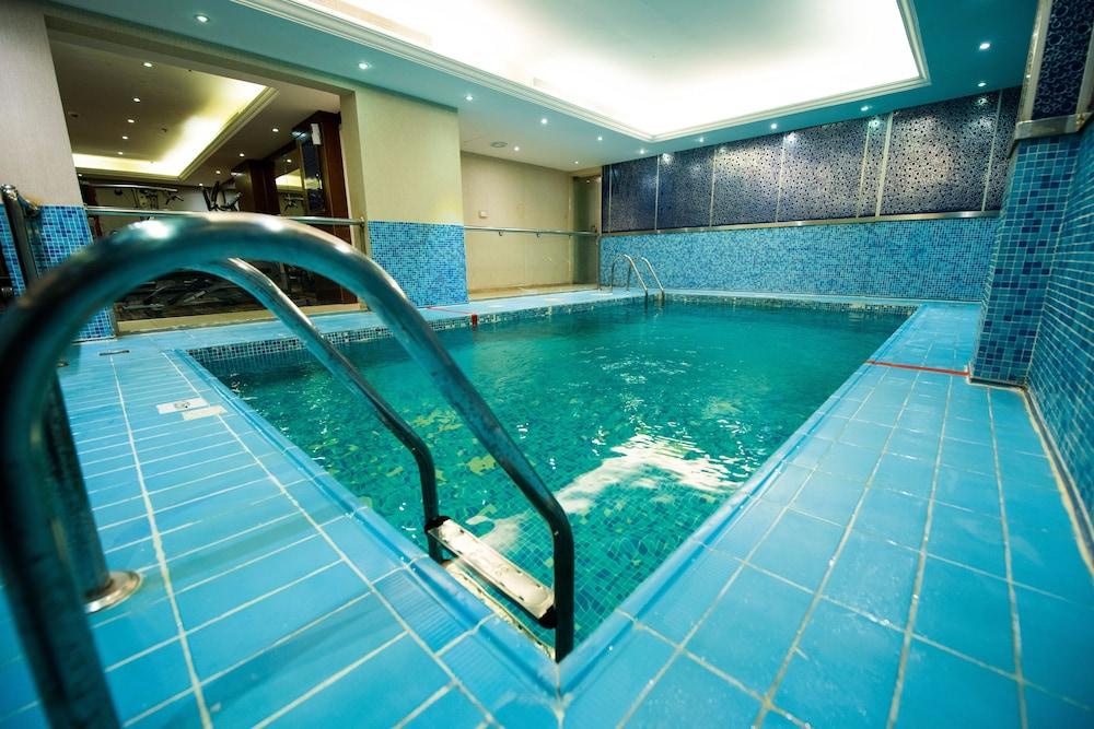 Mercure Jeddah Al Hamra - Indoor Pool
