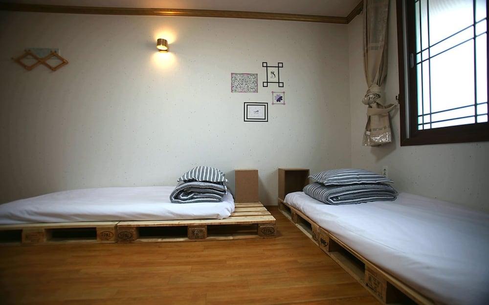Jeju Dokkaebi Guest House - Room