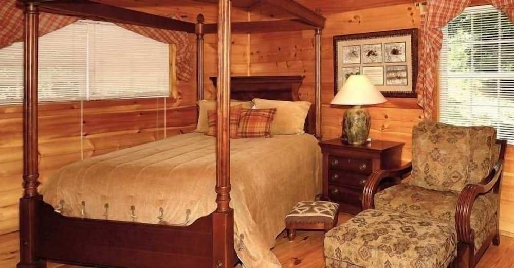 Enchanted - 1 Bedrooms, 1 Baths, Sleeps 2 Cabin by Redawning - Room