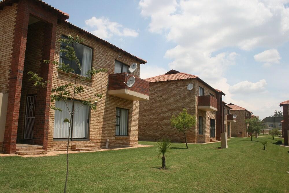 Fourways Apartments - Property Grounds