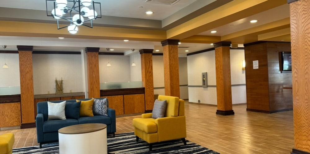 Comfort Inn & Suites Akron South - Lobby