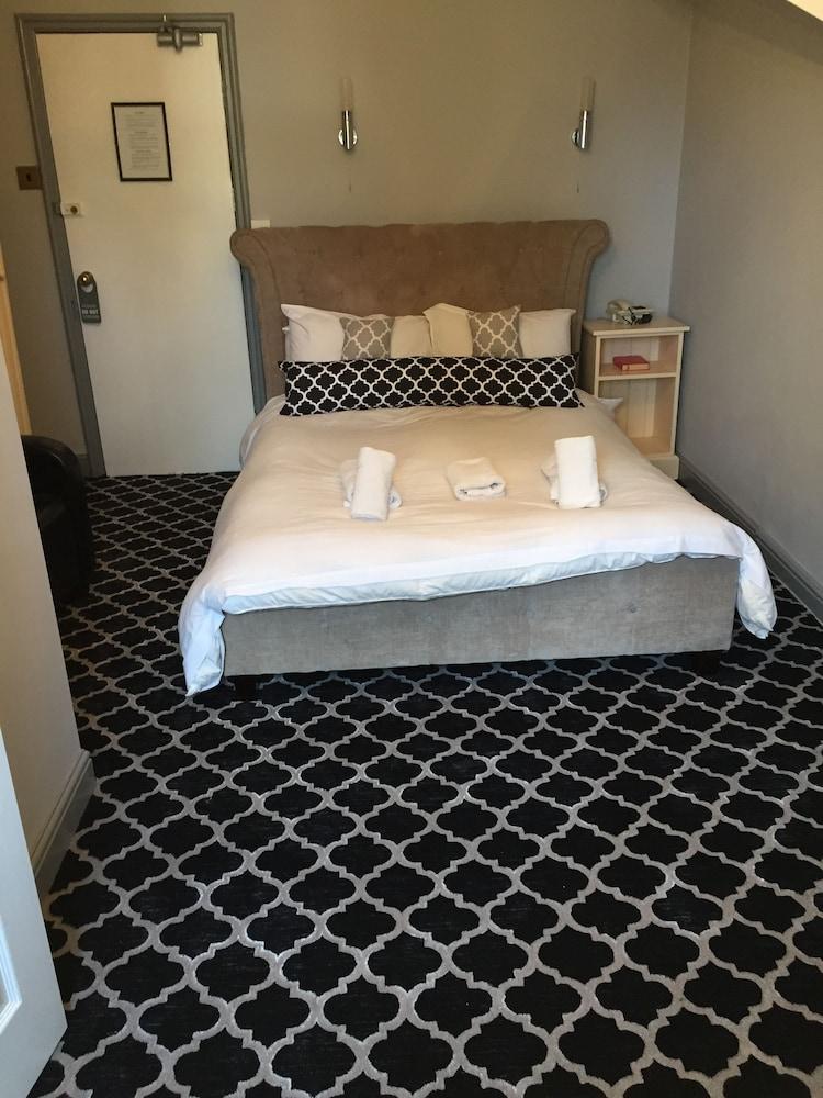 Hillcrest Hotel - Room
