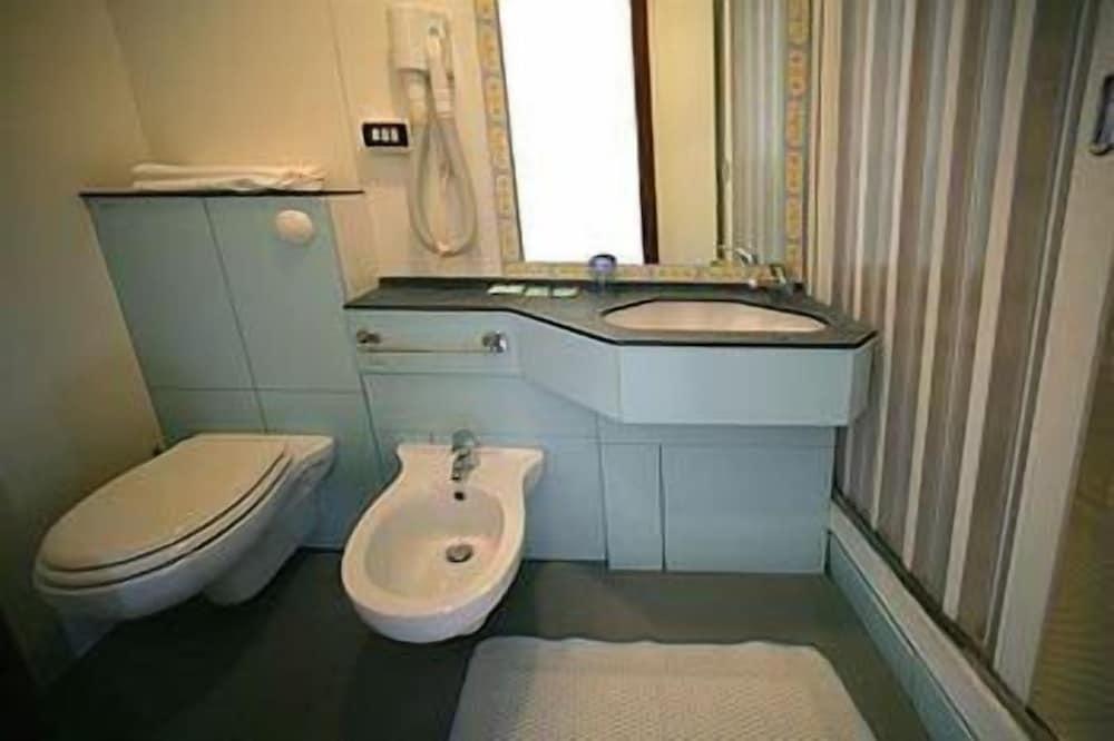 Hotel Fernanda - Bathroom