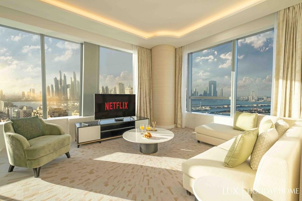 LUX Iconic Views at Palm Tower Suite 2 - Featured Image