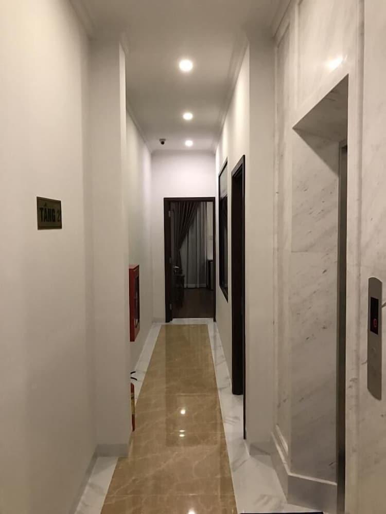 Aria Hotel - Hallway