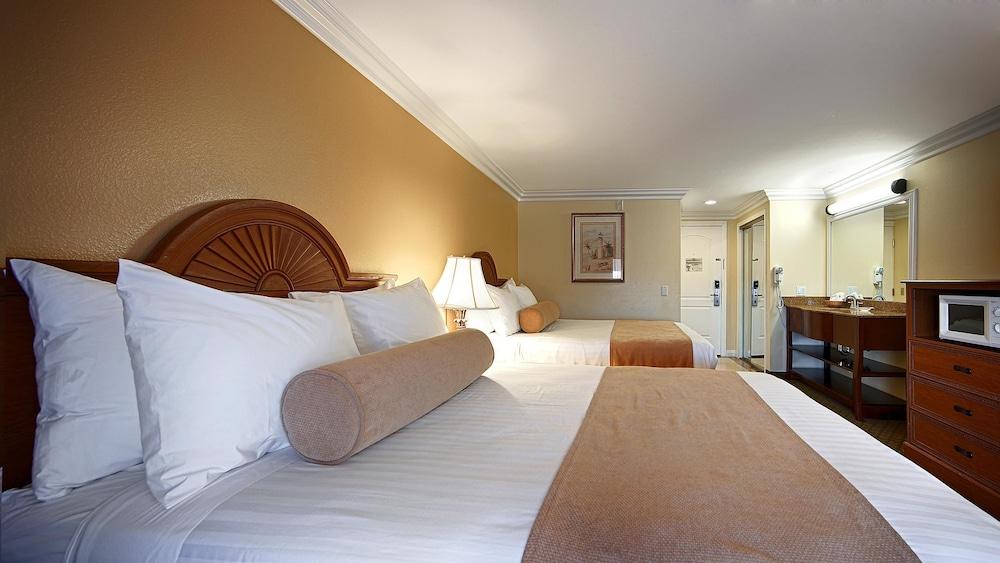 Best Western Harbour Inn & Suites Huntington - Sunset Beach - Room