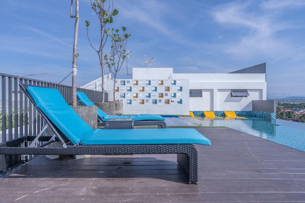 OYO Home 89575 Elegant 3br Imperio Professional Suite - Outdoor Pool