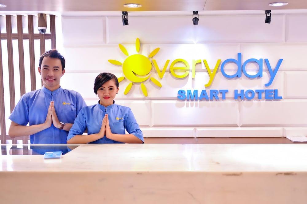 Everyday Smart Hotel Malang - Reception