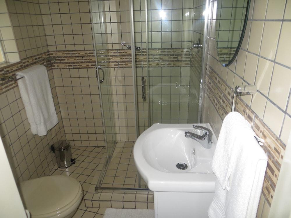 Nyati Lodges - Bathroom Sink