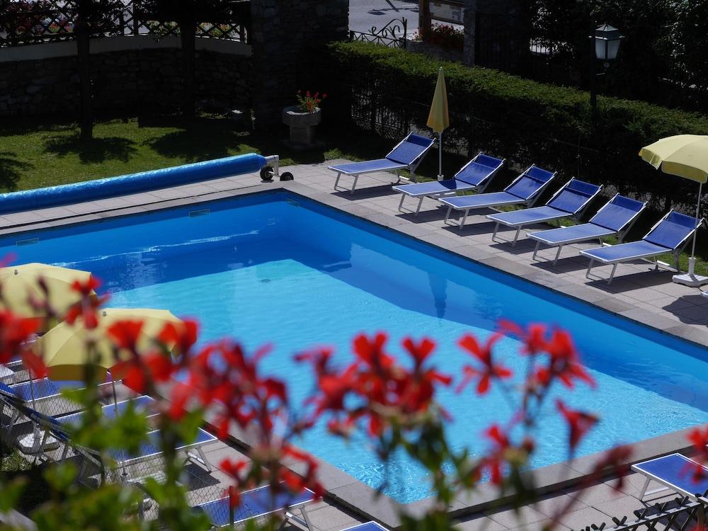 Au Vieux Moulin Hotel And Spa - Outdoor Pool